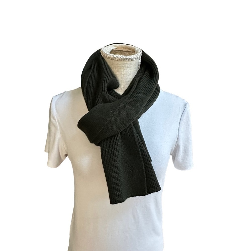 Banana Republic Vintage Dark Green Knit Marino Wool Scarf‎